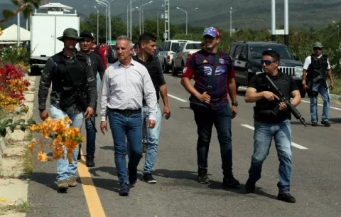 Llegan a Venezuela 933 toneladas de medicinas procedentes de Cuba y China
