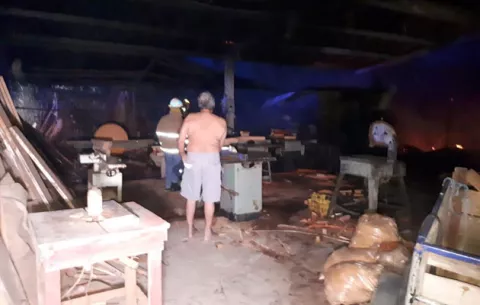 Pérdidas considerables por un incendio en un taller de ebanistería en Guararé