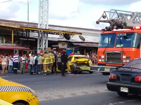 Triple colisión y caída de motorizados linces se registran en diferentes vías de Colón 