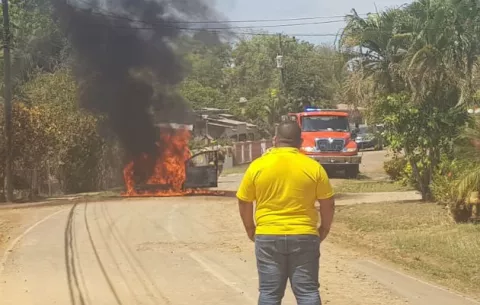 Madre y sus hijos se salvan de morir quemados en taxi de Santiago de Veraguas 