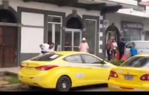 Conductores de taxi se van a los puños en Chiriquí