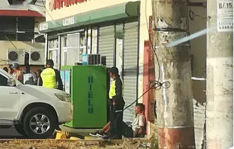 Taxistas de La Chorrera se enfrentan a golpes con varios conductores piratas 