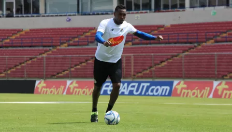 Luis 'Matador' Tejada  es oficiliazado como  Pirata 