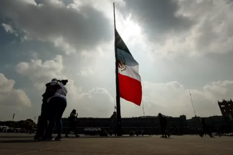 México recuerda a las víctimas de dos poderosos terremotos ocurridos en septiembre
