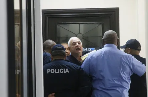 Testigo protegido se contradice y no logra vincular a Ricardo Martinelli en pinchazos