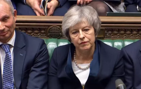 Primer ministra británica Theresa May pierde la batalla sobre el "brexit"