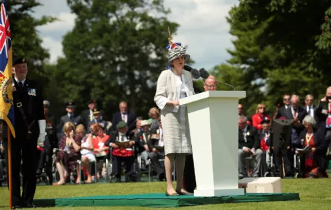 Theresa May firma hoy la dimisión como líder conservadora pero seguirá en funciones
