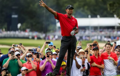 Tiger Woods vuelve a ganar un título después de más de cinco años