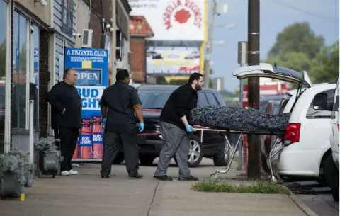 Cuatro muertos y cinco heridos en tiroteo en un bar de Kansas (EE.UU)