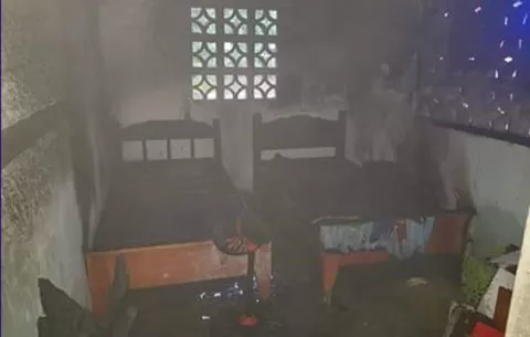 Incendio consume vivienda en el sector de Pueblo Viejo en Tolé 