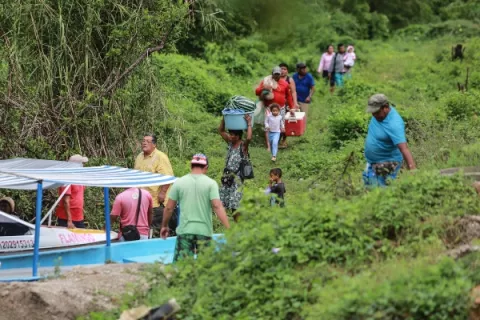 Tormenta tropical Narda se acerca a la costa de estado mexicano de Sinaloa