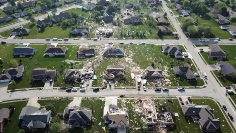 Más de 10 tornados azotan la región centro-norte de Estados Unidos