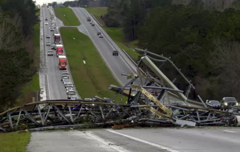 Al menos 14 muertos causan dos tornados en Alabama, Estados Unidos 