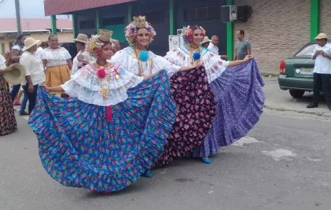 Conversatorio sobre las tradiciones  antoneras