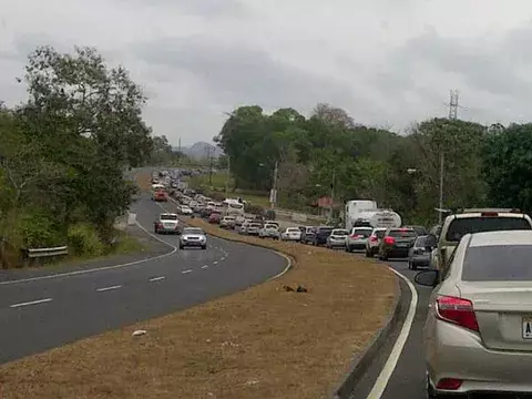 Miles de panameños retornaron a la capital en medio de tranque