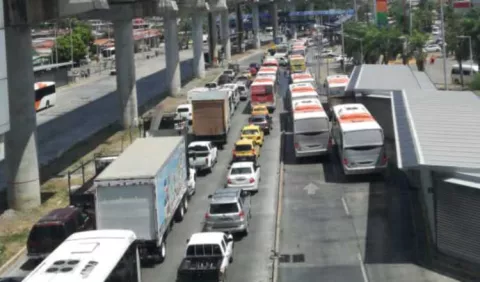 Taxistas tampoco quieren a los busitos 'piratas'