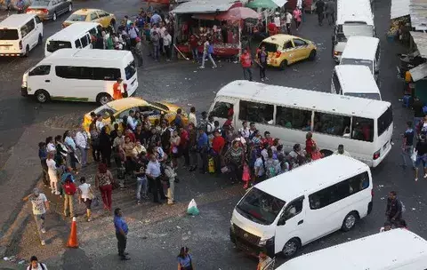 Anuncian operativos contra el transporte ‘pirata’ en el área metropolitana