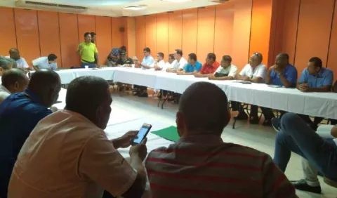 Taxistas cuentan con aplicación para competir con Uber y Cabify