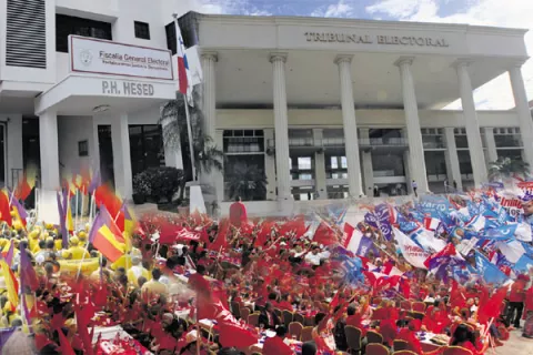 Tope de donaciones a las nóminas políticas  puede ser manipulado
