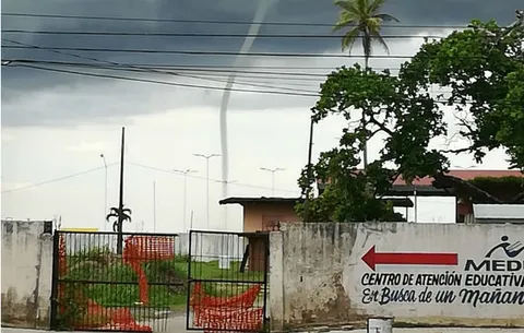 Tromba marina causó temor entre los residentes de la ciudad de Colón 