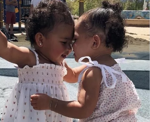 True Thompson y Stormi Webster, las mejores amigas