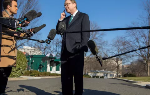 Puesto de Powell en la FED no peligra, según asesor de Trump