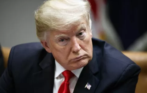 Trump formaliza su aspiración de "nueva era" en defensa espacial para EE.UU.