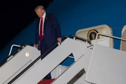 Theresa May tacha de "inaceptables" los tuis de Trump sobre las legisladoras demócratas