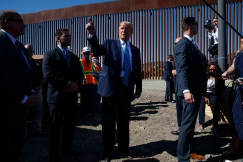 Donald Trump realiza recorrido por el muro entre Estados Unidos y México