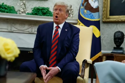Donald Trump anuncia sanciones ejemplares contra el banco nacional de Irán