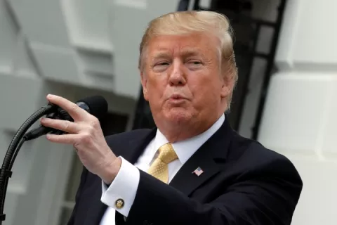 Trump amenaza con sanciones a Cuba si no cesa su presunto apoyo militar a Maduro