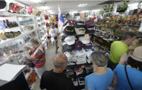 Presentan anteproyecto de ley que podría devolver impuesto a turistas no residentes en Panamá 