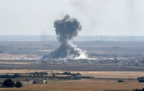 Turquía asegura haber tomado la primera ciudad en la franja kurda de Siria