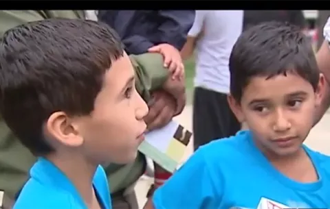 Gemelos de 7 años molestan a su secuestrador hasta que los soltó
