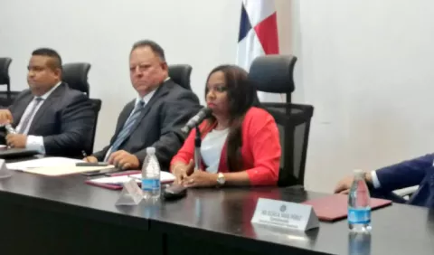 Avanza propuesta para regular plataforma de Uber y otras que prestan servicio de transporte público