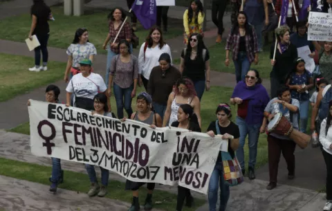 Marchan en México para exigir justicia tras asesinato de mujer en universidad