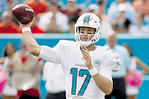 Jugadas sorpresas tienen invictos a los Dolphins
