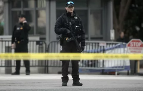 Seis muertos deja el tiroteo en una fábrica en las afueras de Chicago, Estados Unidos