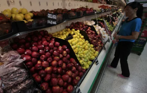 Disminuye importación de  uvas, manzanas y peras