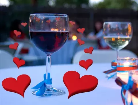 ¡Necesito hacer reservas para el Día de San Valentín! Aquí le resolvemos