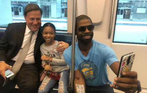 A horas de dejar el poder Juan Carlos Varela hace alarde en tuiter de sus 'obras'