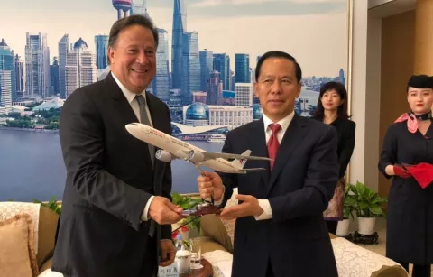 Más de 50 viajes y 60 días fuera de su despacho; saldo de las giras del presidente Juan Carlos Varela