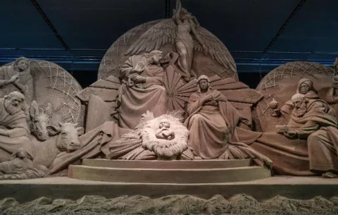  Árbol de Navidad y monumental nacimiento de arena son inaugurados  en el Vaticano