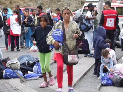 Diez mil venezolanos tratan de cruzar a Ecuador antes de la entrada en vigencia una nueva visa