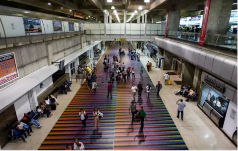 Aeropuerto de Caracas presenta problemas