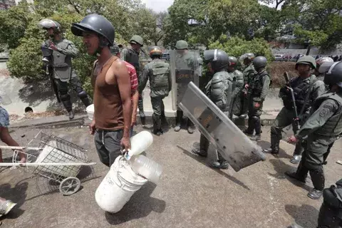Parte de Caracas sufre breve apagón en medio de protestas por falta de agua y luz