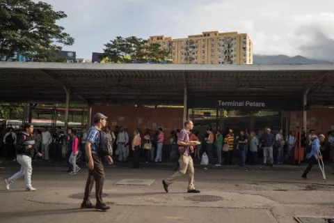 Apagón y paro obligado golpean nuevamente a Caracas