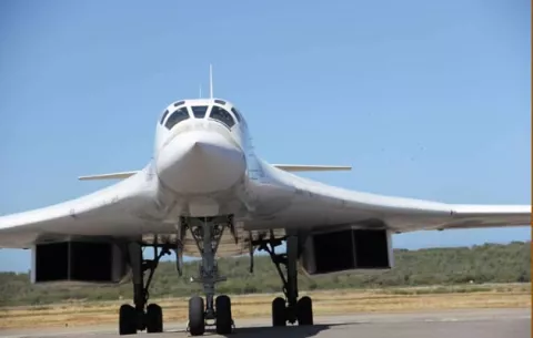 EE.UU. afirma que Rusia retirará sus bombarderos de Venezuela "el viernes"