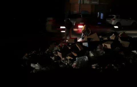 Venezuela vive su séptimo día con cortes eléctricos en Caracas