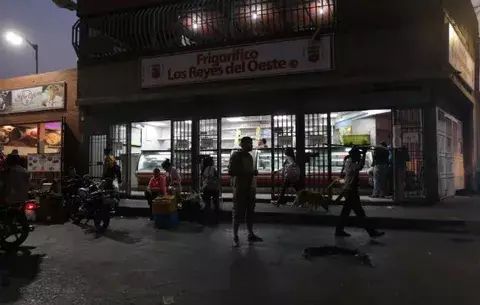 Caracas recupera la normalidad, pero los cortes eléctricos persisten en Venezuela